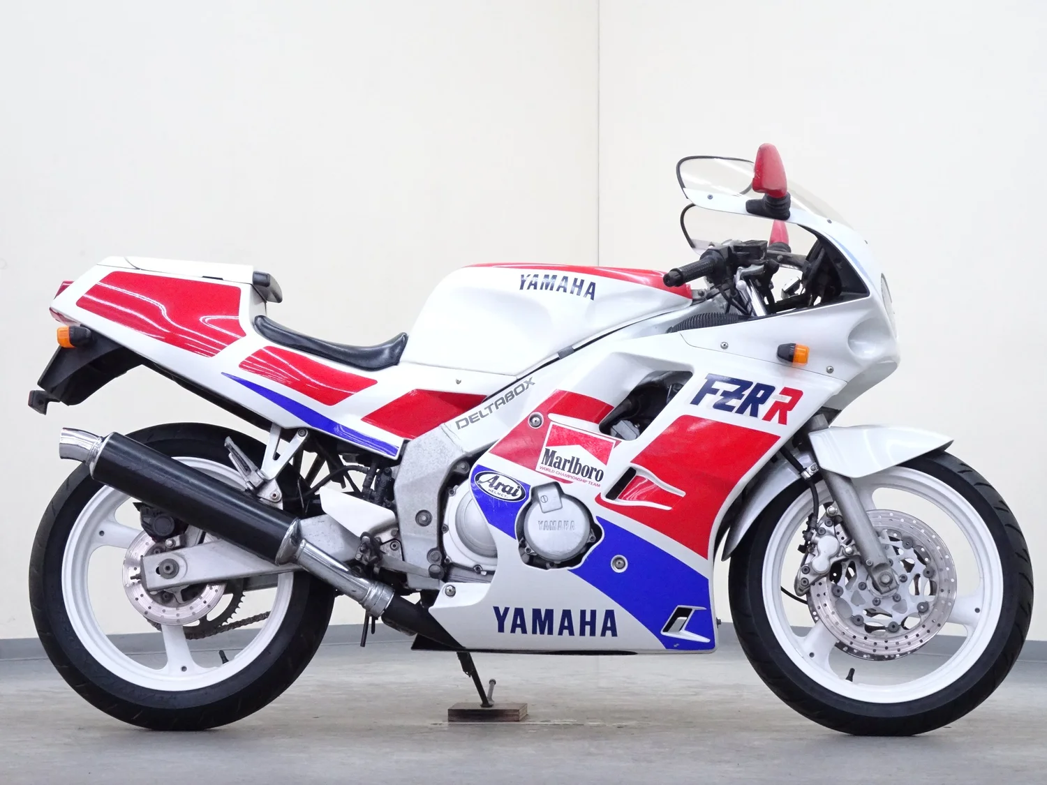Yamaha FZR250