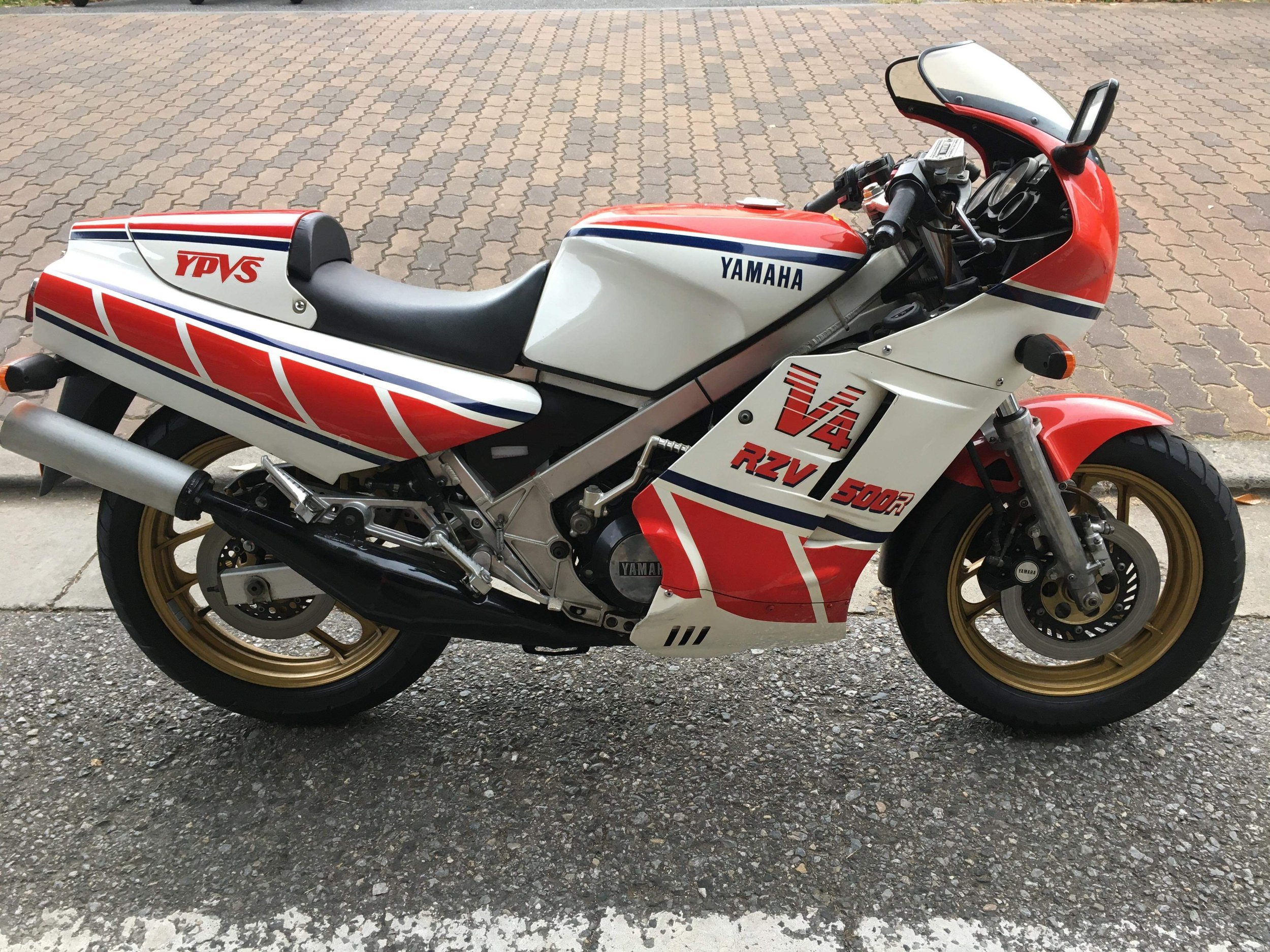 Yamaha RZV500R