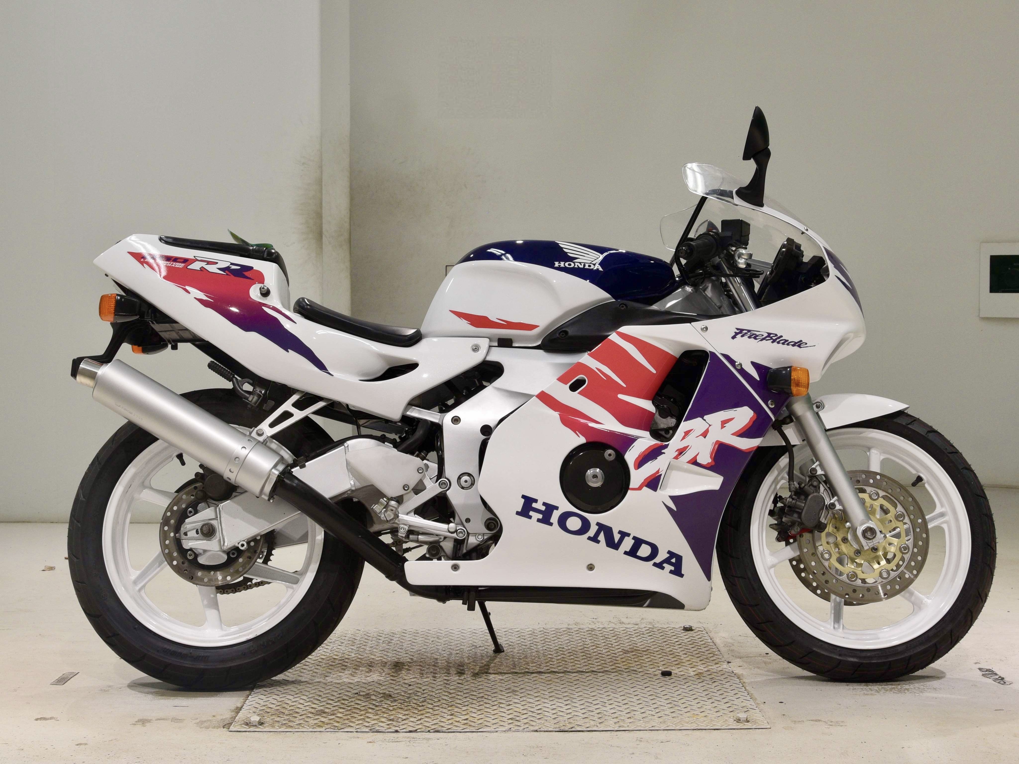 Honda CBR250RR MC22