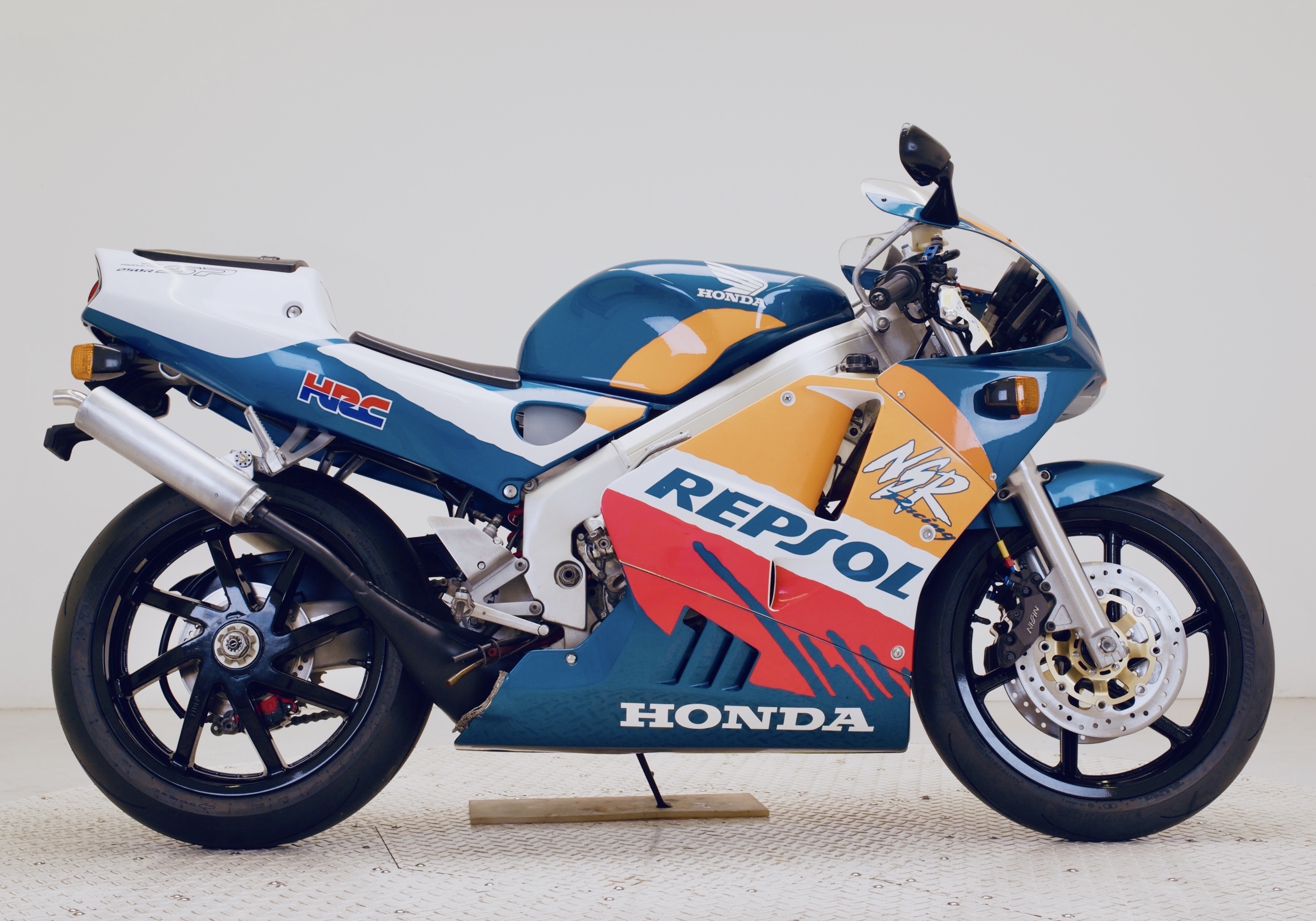のん Auctions · Moto2 Imports